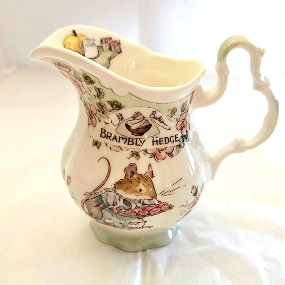 "Tea Service" creamer from the Brambly Hedge series by Royal Doulton. - Picture 1 of 9